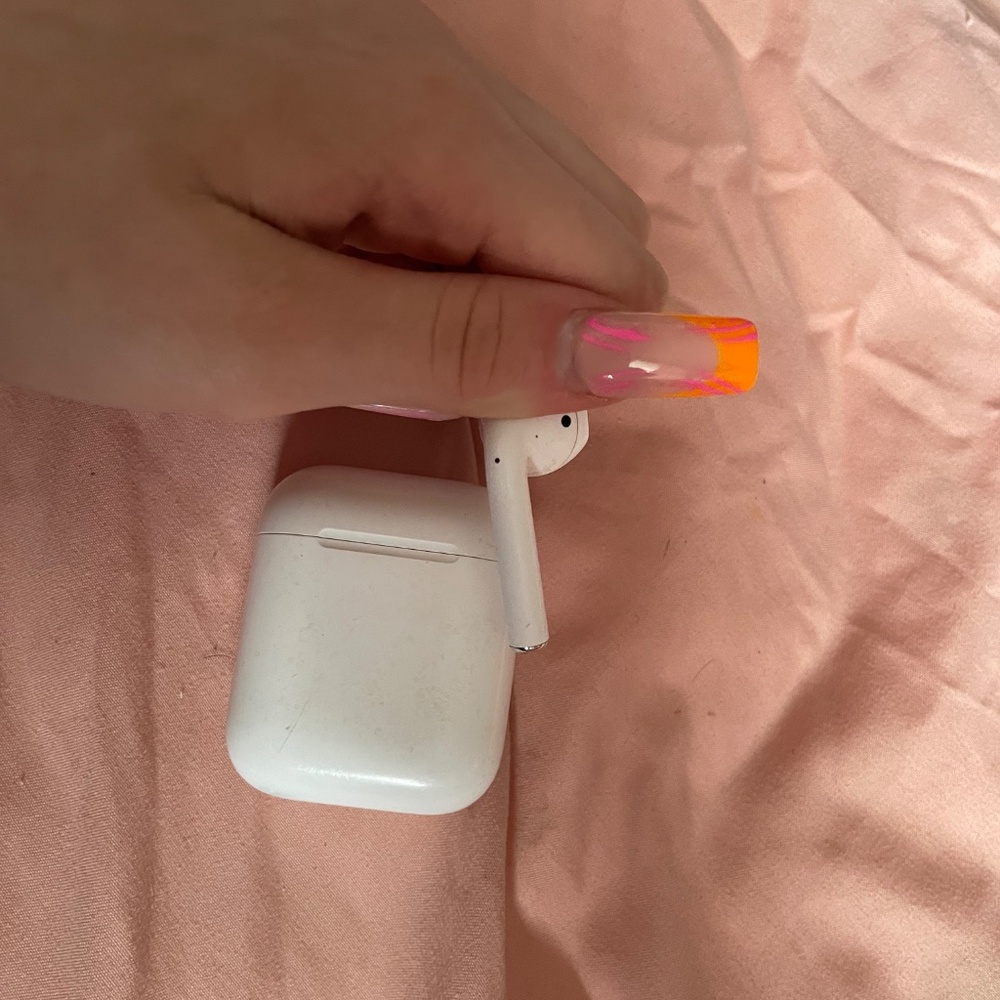 AirPods second generations - Picture 4 of 4